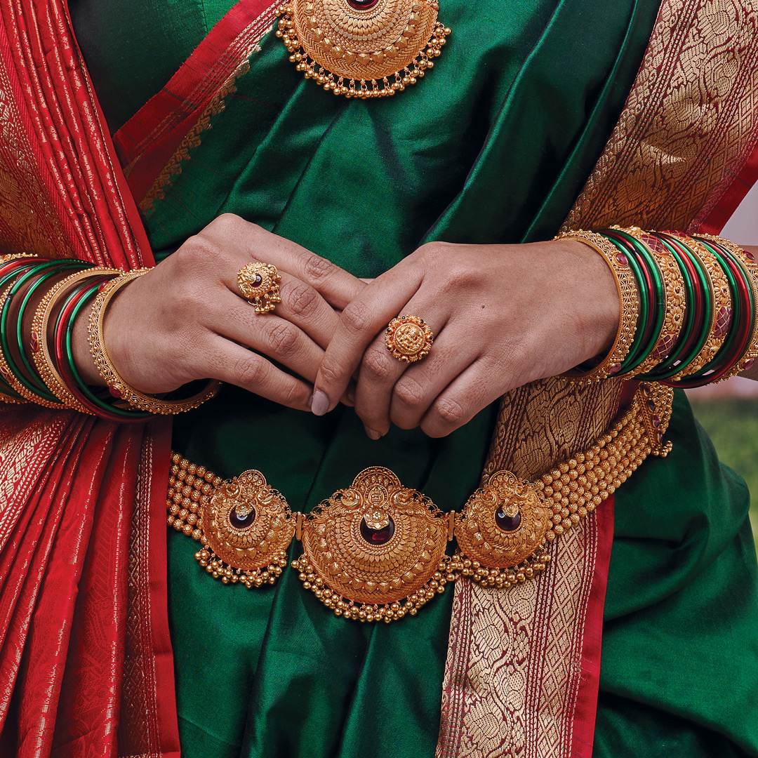 Maharashtrian bride deals jewellery set